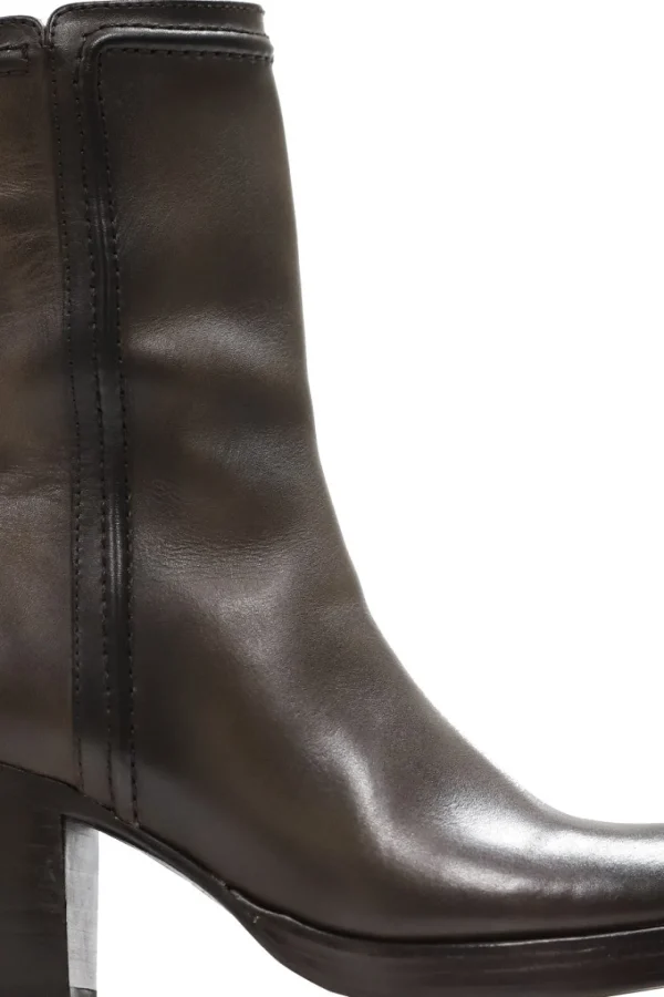 Frye Jean Short Inside Zip Hot